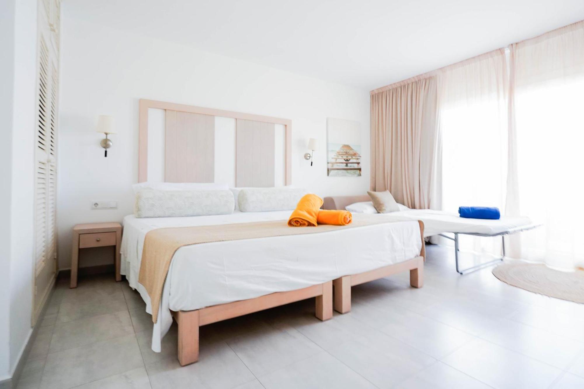 Apartamentos Es Calo Luaran gambar