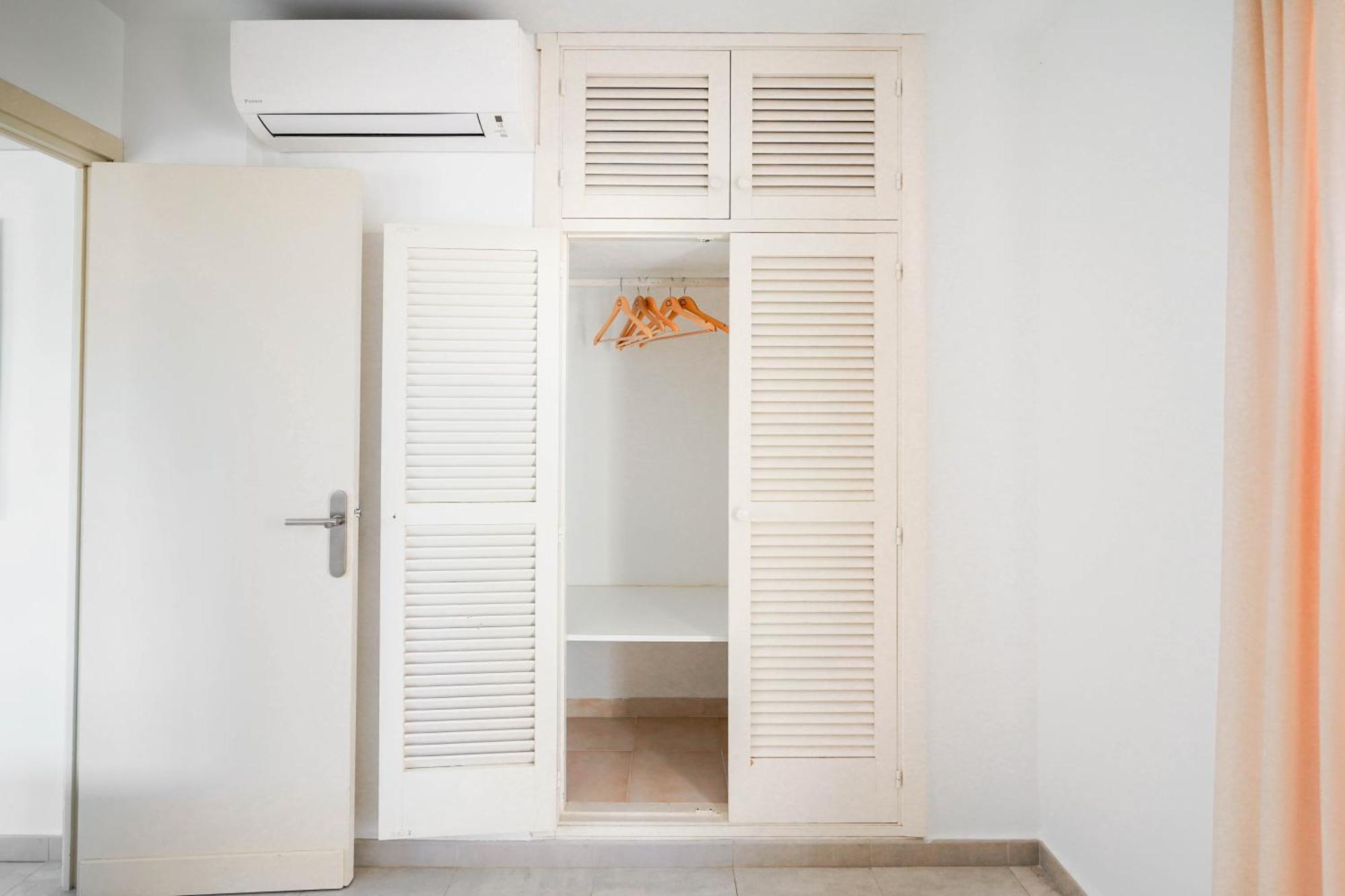 Apartamentos Es Calo Luaran gambar