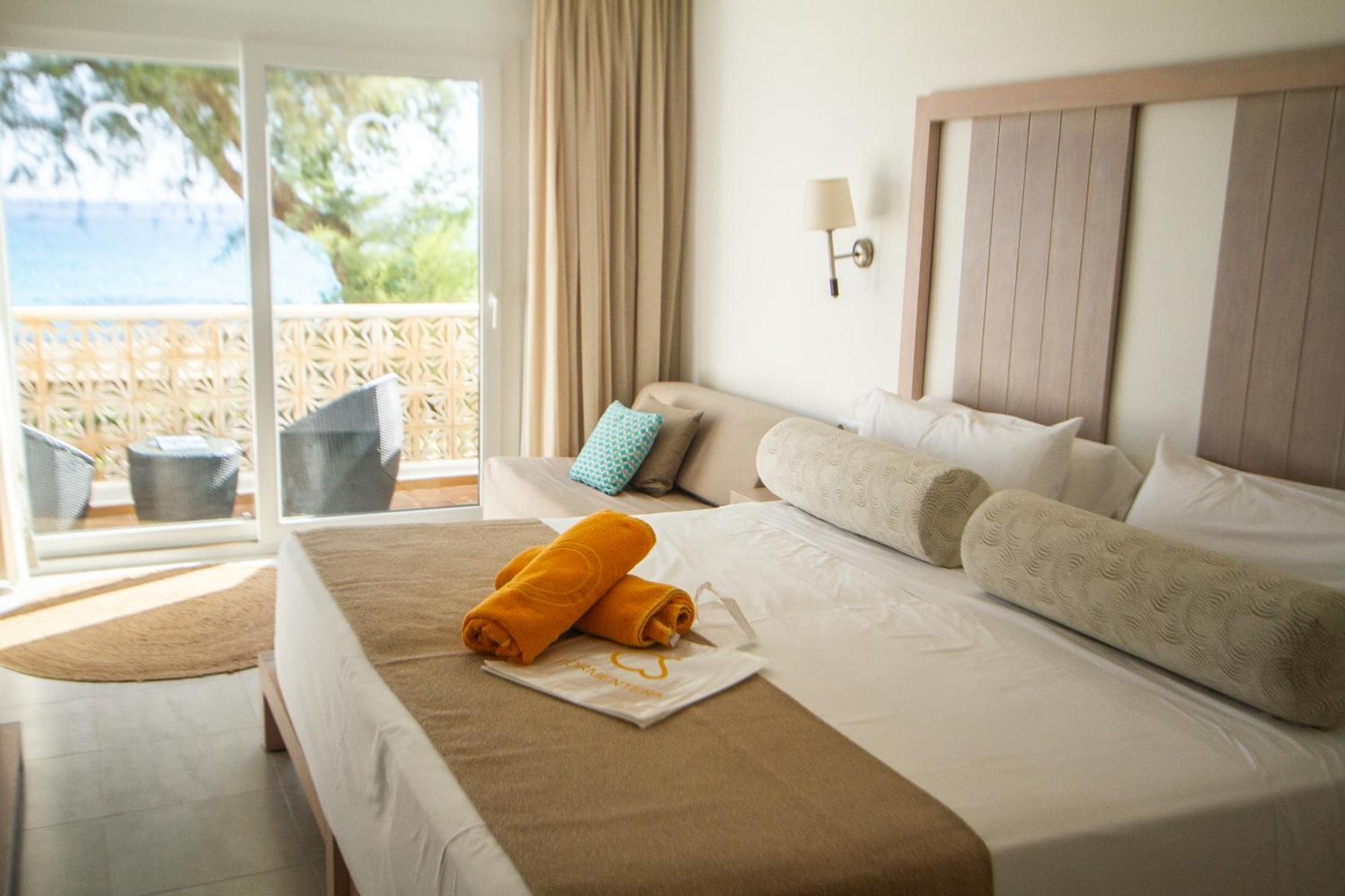 Apartamentos Es Calo Luaran gambar